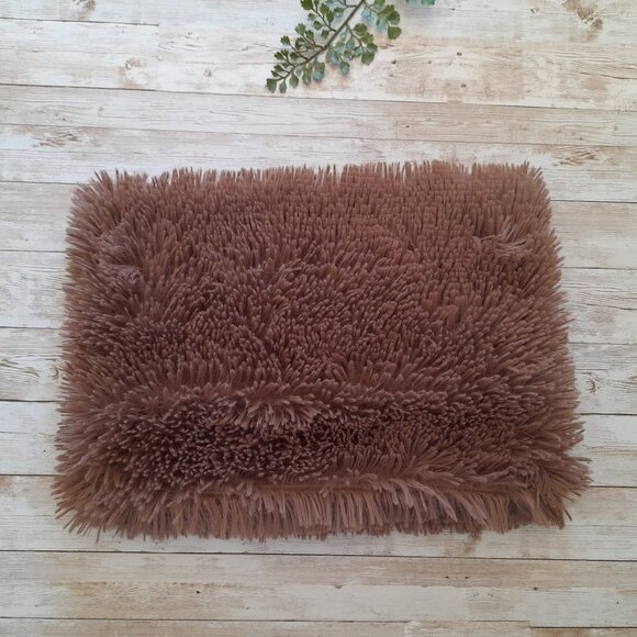 Steve Madden Shaggy Faux Fur Brown Infinity Scarf 16" x 10" - Picture 2 of 6